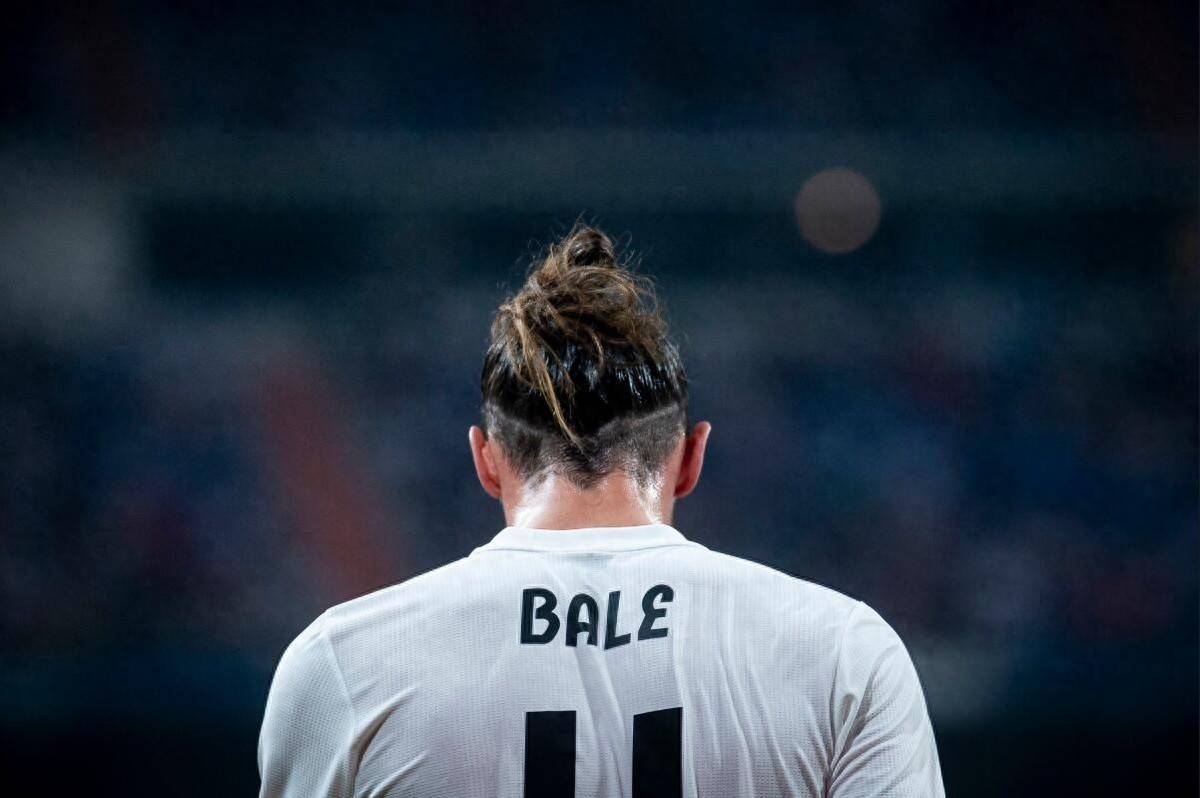 那不勒斯战平皇马，贝尔梅开二度西甲