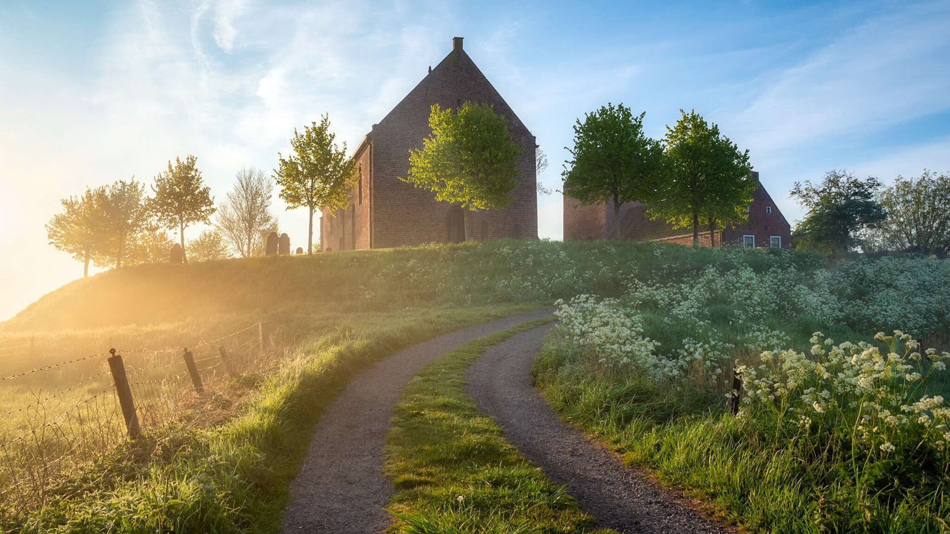 足球之夜的双重奏，京多安的独舞与东方的无声比赛